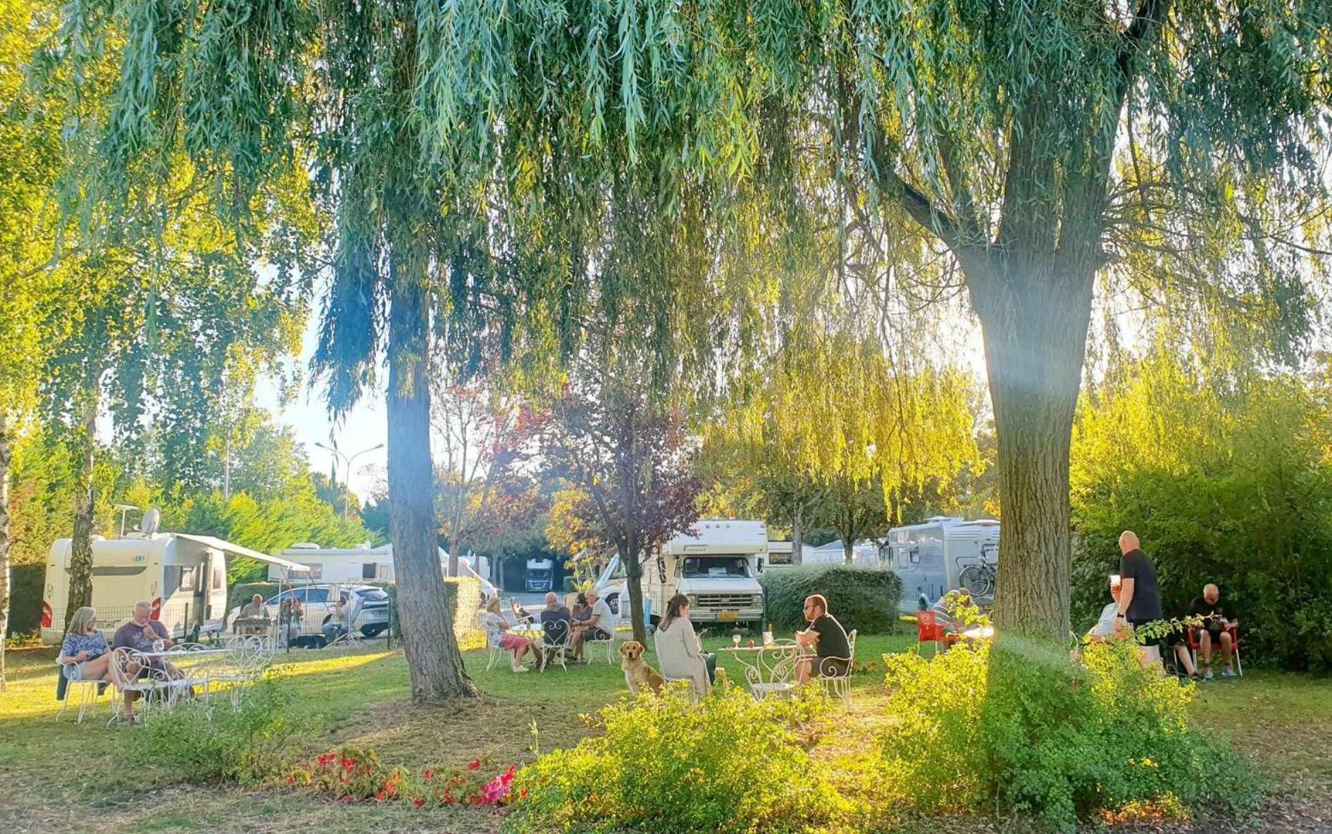 Camping De ชาลงส์-อ็อง-ชองปาญ ภายนอก รูปภาพ